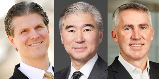 폴 딜레이니(왼쪽부터) SK아메리카스 대관 총괄 부사장, 성 김 현대차그룹 그룹 싱크탱크 수장(사장), 마이클 쿨터 한화에어로스페이스 해외사업 총괄 대표. 각 사 제공